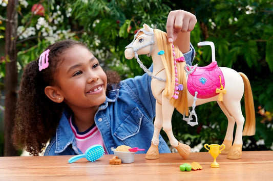 Barbie Caballo de juguete con sonidos, música y accesorios, inspirado en Barbie The Great Horse Chase, el caballo se mueve, baila y parpadea, HXJ42