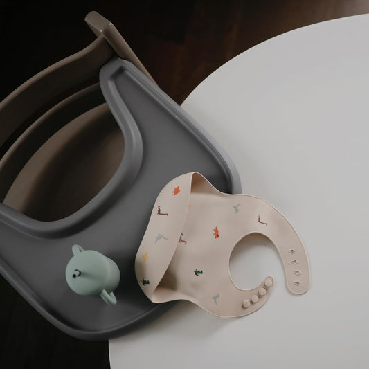 Mushie Copo de Treinamento em Silicone com Canudo | Copo de Transição para Bebês a partir de 6 Meses | Capacidade: 175 mL | Tampa Removível | Material: Silicone de Grau Alimentício | Pode ser lavado na lava-louças e usado no micro-ondas (Azul Cambridge)
