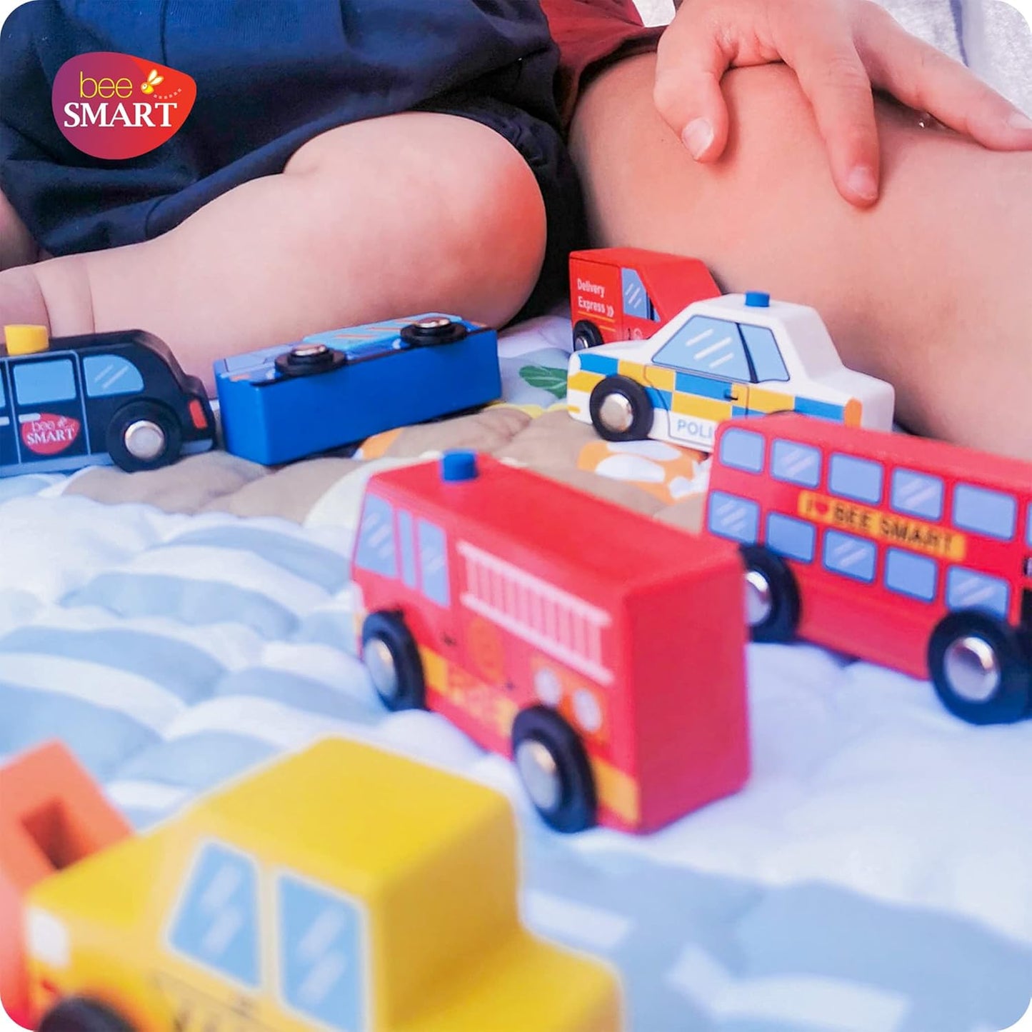 Bee Smart Carros de brinquedo de madeira - conjunto de 9 | Inclui veículo policial infantil, ônibus de Londres, táxi preto, ambulância, carro de bombeiros em caixa de madeira | Presentes de aniversário coloridos