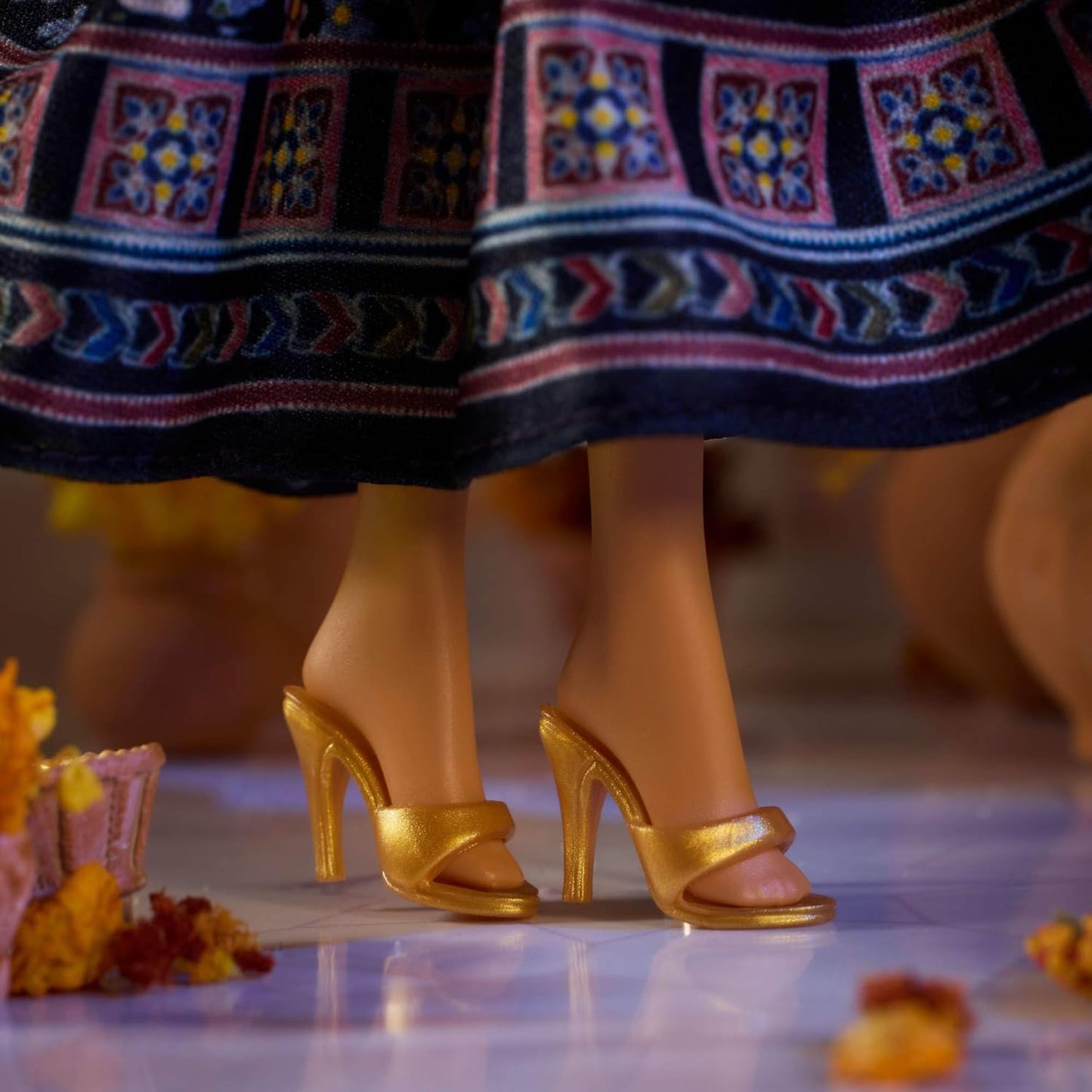 Barbie Boneca Diwali de Anita Dongre com visual do Festival das Luzes, item colecionável de Natal com suporte para boneca e certificado de autenticidade, HRM91