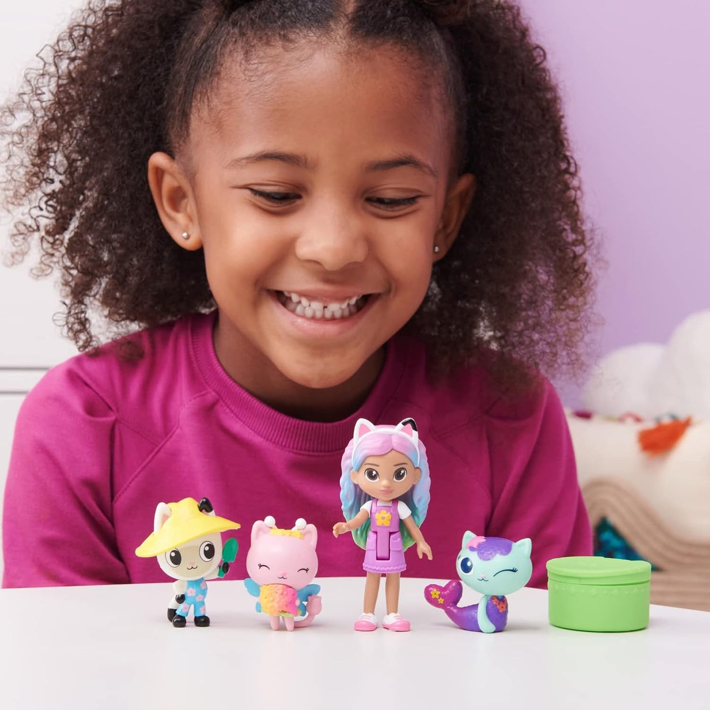 Gabby’s Dollhouse, Conjunto de figuras Gabby e Amigos com boneca Gabby Arco-Íris, 3 figuras de brinquedo e acessório surpresa. Brinquedos infantis para crianças a partir de 3 anos.