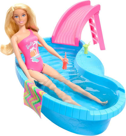 Barbie Boneca e conjunto de piscina, loira em maiô rosa tropical de uma peça com piscina, escorregador, toalha e acessórios para bebidas, HRJ74