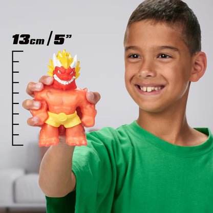 Heróis de Goo Jit Zu Hero Creator Blazagon com 3 recheios de gosma exclusivos. Misture, preencha e crie sua própria figura de ação elástica.