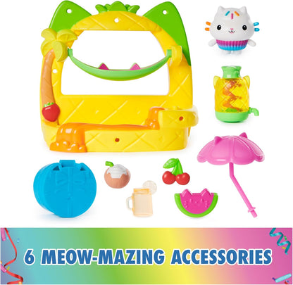 Gabby’s Dollhouse Conjunto de Brinquedo Cakey's Fruit Smoothie Balcony, 8 peças com figuras de brinquedo, acessórios para casa de bonecas e brincadeira sensorial, brinquedos infantis para meninas e meninos a partir de 3 anos.
