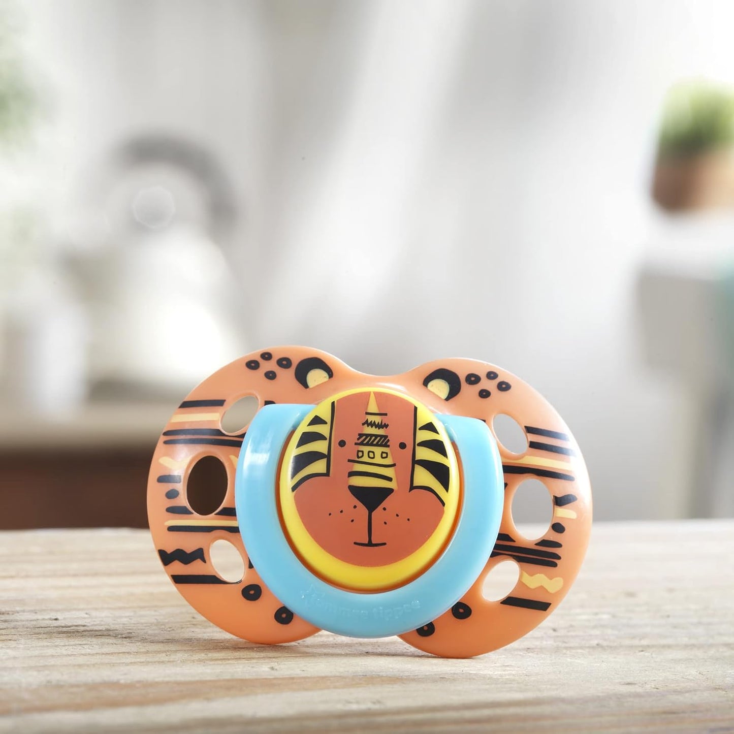 Tommee Tippee Chupetas Fun Style, 18-36 m, pacote com 2, design ortodôntico simétrico, silicone sem BPA, as cores podem variar