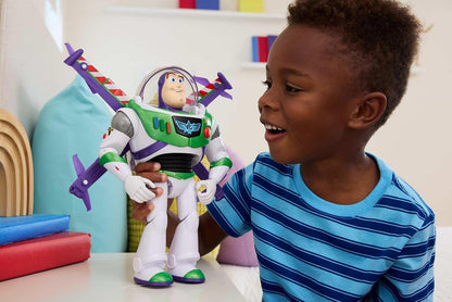Mattel Disney e Pixar Toy Story 5 Buzz Lightyear Modo de Voo Hi-Tech | Ativação de Asas Móveis, Boneco de 30 cm, Mais de 35 Sons e Frases do Filme, JKL97