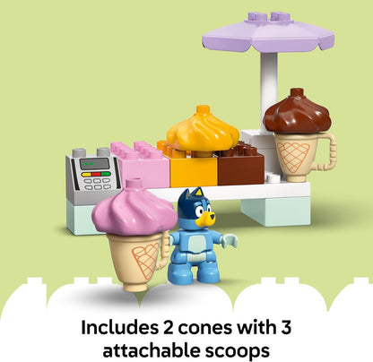 LEGO 10458 DUPLO Bluey: Viagem de Sorvete com Bluey - Brinquedo Educativo de Habilidades Motoras para Crianças, com Carrinho de Brinquedo e Suporte de Sorvete, além de 2 Figuras, incluindo Bandit - Presente para Meninas e Meninos a partir de 2 Anos -