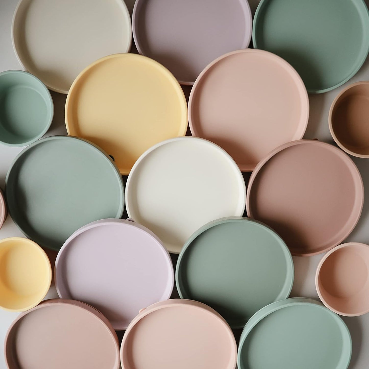 Mushie Prato de silicone antiderrapante com ventosa Classic para bebês e crianças pequenas | Silicone de qualidade alimentar | Pode ser lavado na lava-louças e usado no micro-ondas (Narciso)