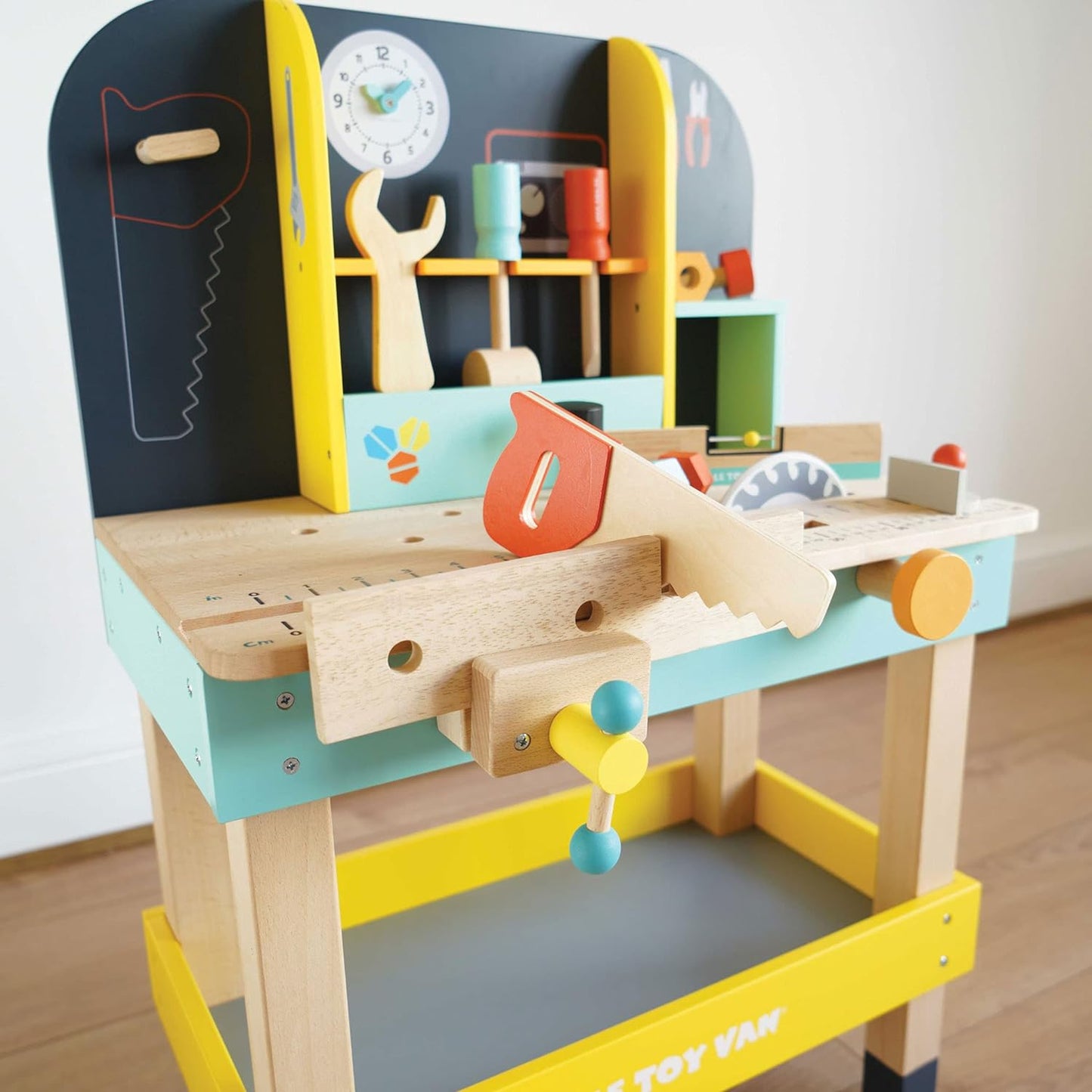 Le Toy Van - Carros e construção educacional Meu primeiro brinquedo de banco de ferramentas Conjunto de banco de ferramentas de madeira para dramatização | Finja brincar com ferramentas de madeira - adequado para crianças de 3 anos ou mais