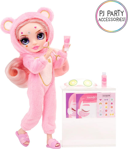 Rainbow High Junior High PJ Party - Bella (rosa) - Muñeca articulada de 9" con mameluco suave, pantuflas y accesorios de juego - Juguete para niños pequeños - Ideal para edades de 4 a 12 años