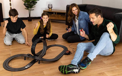 Scalextric  Conjunto de corrida Micro Scalextric G1161 James Bond No Time To Die movido a bateria - analógico