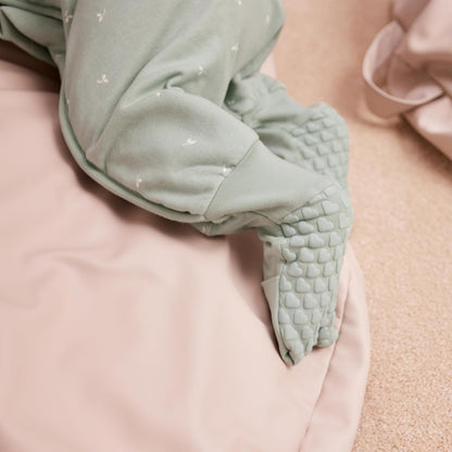 Love To Dream™ Macacão de dormir com pernas, 24-36 meses - Aveia com Abelhas | Manga comprida, leve, vestível e edredom | 2,5 Tog, ideal para inverno e outono (16–20 °C) | Algodão lavável à máquina, zíper duplo