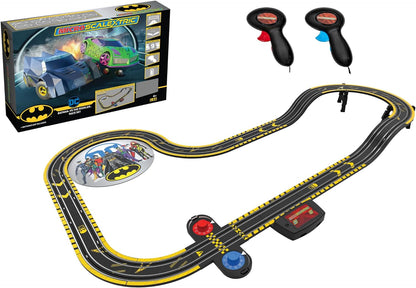 Scalextric Micro Scalextric - Batman vs The Riddler - Conjuntos de corrida movidos a bateria, pistas de corrida de Slot Car para crianças de 4 anos ou mais, inclui 2 carros, 1 conjunto de pistas, 1 base de bateria, 2 controladores e gráfico de pista