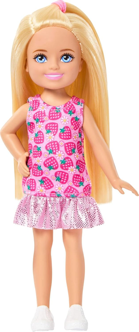 Barbie Boneca Club Chelsea, tamanho pequeno, 15 cm, com cabelo loiro, vestido removível com estampa de morango e sapatos, JJB33