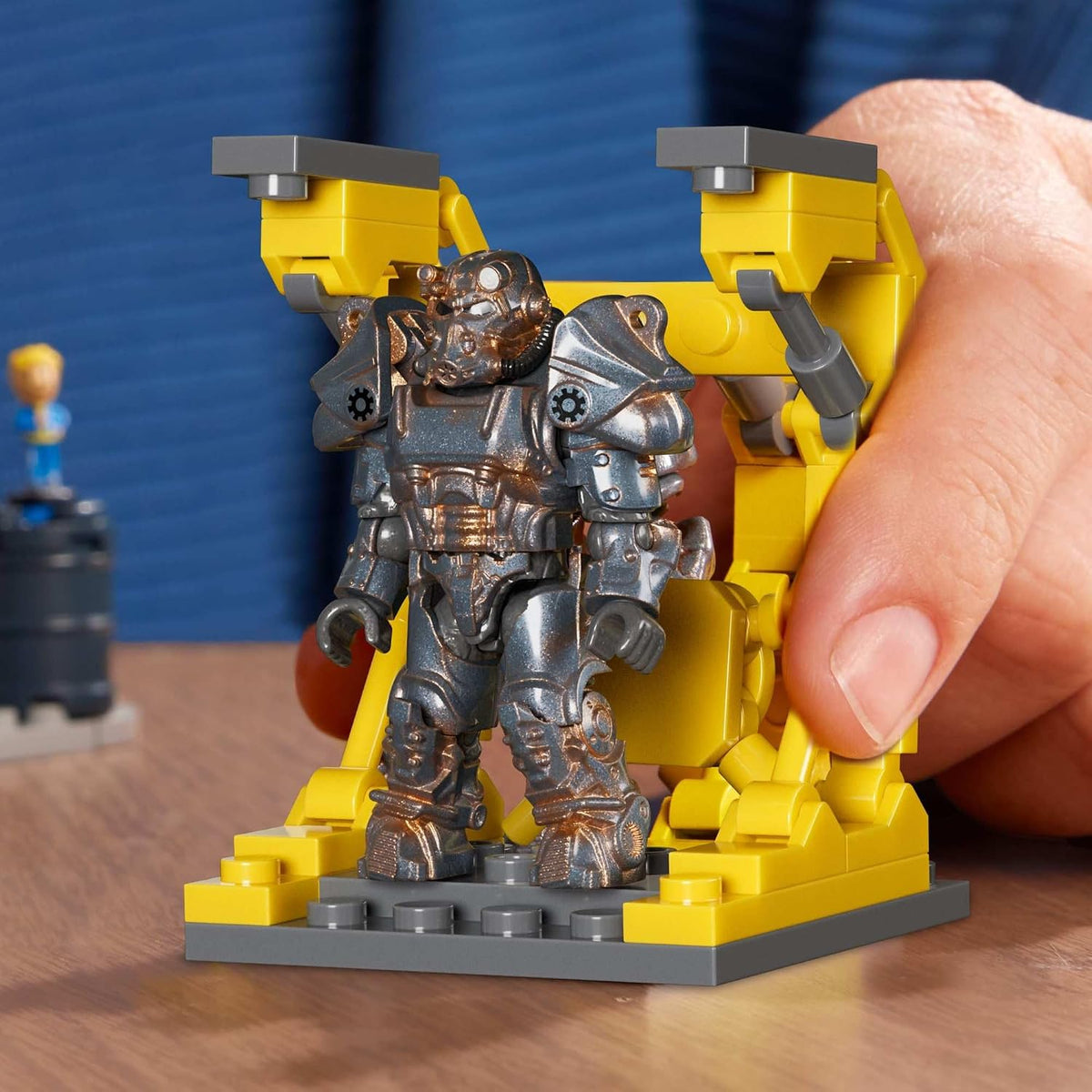 MEGA Brinquedo de Montar Fallout Action Figures – Posto Red Rocket com 824 Peças, 2 Bonecos Articulados e Acessórios, para Colecionadores