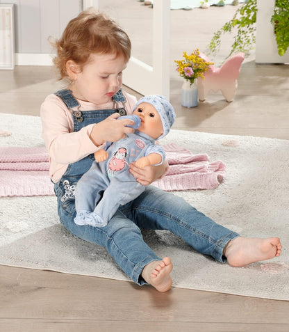 Baby Annabell Boneca Little Alexander de 36 cm com corpo macio, mamadeira e roupinha para brincar de alimentar - Adequada para crianças a partir de 1 ano - Inclui boneca, mamadeira e roupinha.