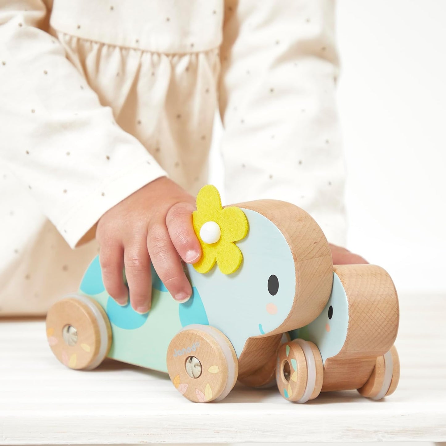 Janod - Conjunto de 2 Tartarugas de Madeira - Brinquedo que rola - Rodas Silenciosas - Brinquedo Educativo - Desenvolve a coordenação motora fina e a imaginação - A partir de 1 ano - J05148