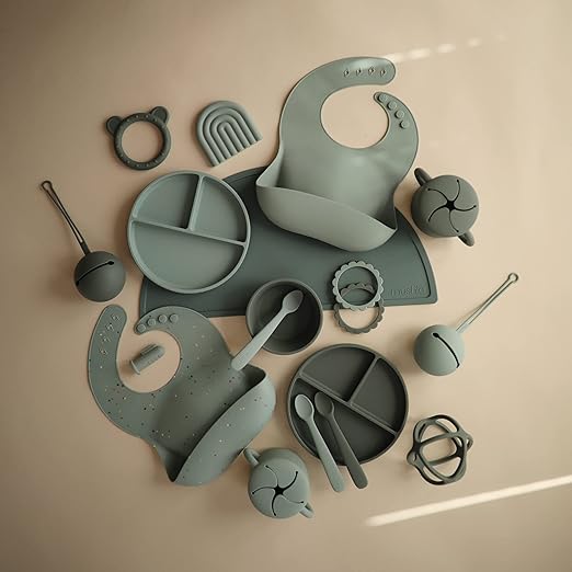 Mushie Babador de Silicone Baby | Babadores Impermeáveis com Ajuste Perfeito | Babadores Fáceis de Limpar para Alimentação do Bebê | 4 Tamanhos Ajustáveis com Bolsos Frontais Fundos | 100% Livre de BPA e Ftalatos