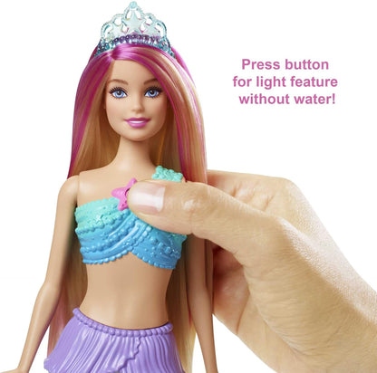 Barbie Boneca Sereia com Cauda Luminosa Ativada por Água, Brinquedos Barbie Dreamtopia Sereia, Cabelo com Mechas Rosa, HDJ36