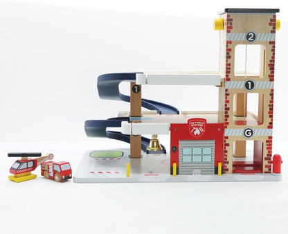 Le Toy Van TV453 Conjunto de carro de garagem de incêndio e resgate de madeira de 3 andares, brinquedos de dramatização de veículo, adequado para mais de 36 meses, universal