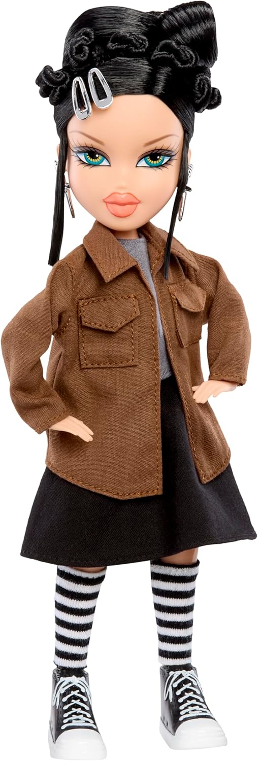 Bratz Boneca Janis da coleção x Meninas Malvadas Spring Fling – Boneca fashion colecionável com 2 roupas, smoking roxo e acessórios inspirados no filme.