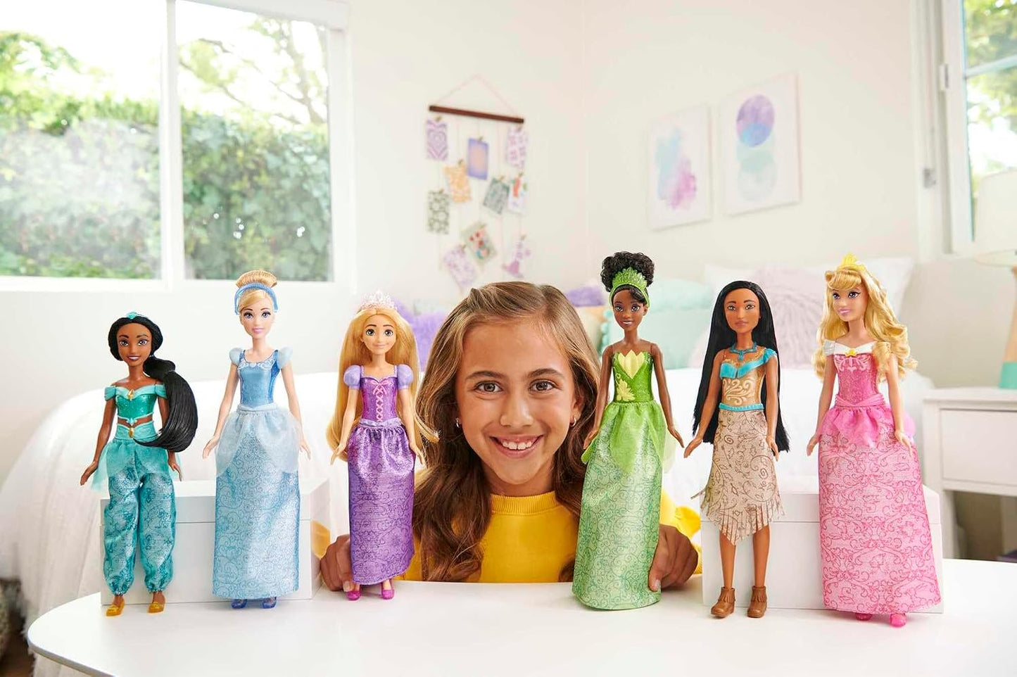 Mattel Brinquedos Disney Princess da , 13 Bonecas Fashion de Princesas com Roupas e Acessórios Brilhantes, Inspiradas nos Filmes da Disney, Presentes para Crianças, HLW43