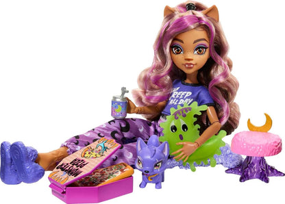 Muñeca Monster High y accesorios para fiesta de pijamas, muñeca Clawdeen Wolf con perro en crecimiento, fiesta Creepover, HKY67