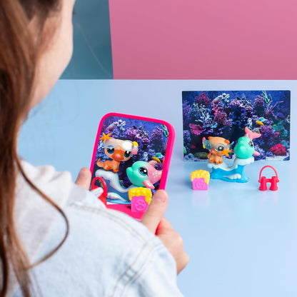 Littlest Pet Shop Petfluencer Shell-Fie Fun | Conjunto Petfluencer Contém 2 Mini Pets LPS de Geração, 4 Acessórios, 1 Cenário, 1 Cartão Colecionável e 1 Código Virtual | Brinquedos Colecionáveis para Meninas e Meninos