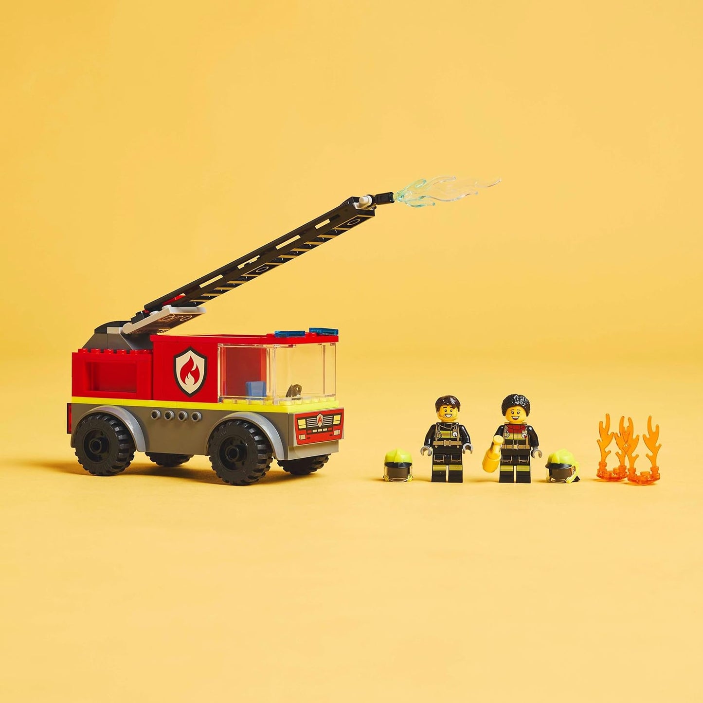 LEGO City Carro de bombeiros com brinquedo de escada para crianças - Conjunto de veículo com um caminhão e 2 minifiguras de bombeiro para meninos e meninas de mais de 4 anos - Presentes educacionais para crianças em idade pré-escolar