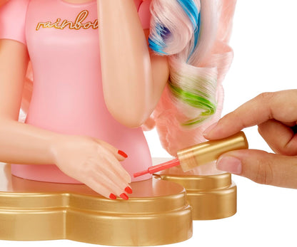 Cabeça de Pentear Rainbow High - 33 cm Bella - Conjunto 4 em 1 com Cremes de Cabelo Laváveis, Esmalte, Escova e Pincel para Colorir o Cabelo. Penteie, pinte e lustre. Repita o processo. Para crianças de 4 a 12 anos.