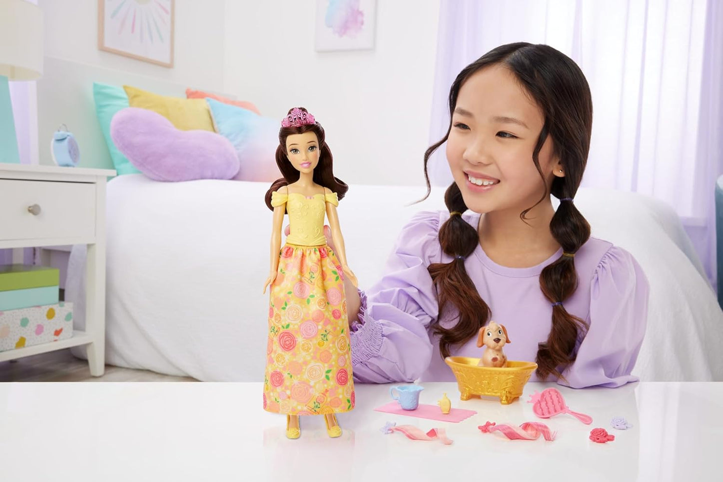Mattel Boneca Disney Princess Bela e Cachorrinho com Manchas que Mudam de Cor | Inclui figura de cachorro para dar banho e cuidar, com banheira, escova e acessórios de cabelo; inspirado no filme da Disney (JFC42)