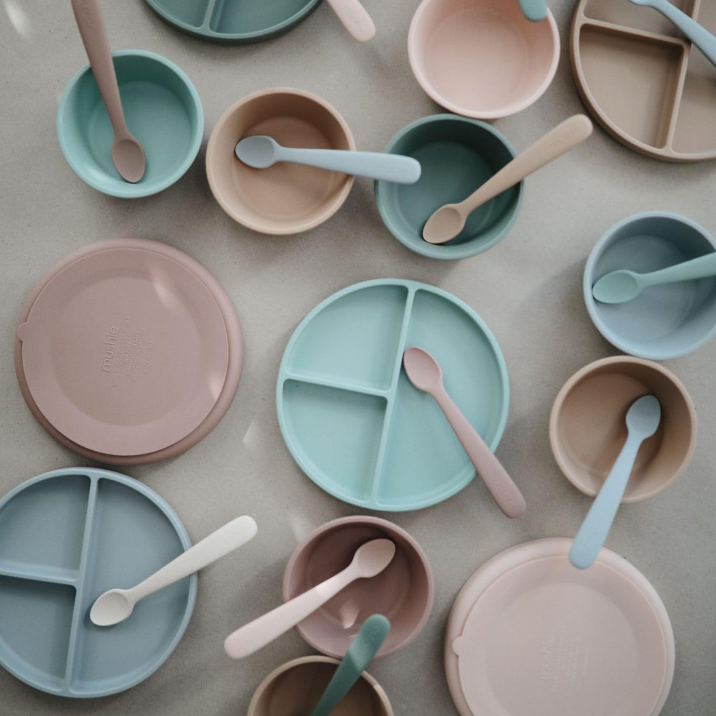 Mushie Colheres de alimentação Baby | Colheres de silicone sem BPA, pacote com 2 | Utensílios duráveis para bebês e crianças pequenas, próprios para lava-louças | Cor marfim