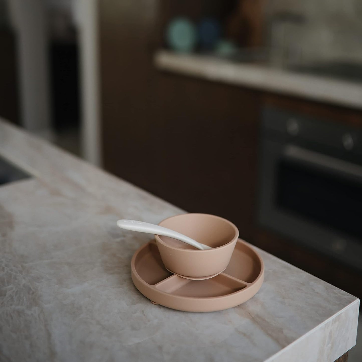 Mushie Tigela de silicone com ventosa, tigela antiderrapante com ventosa para bebês e crianças pequenas, material: silicone de qualidade alimentar, pode ser lavada na lava-louças e usada no micro-ondas (natural)