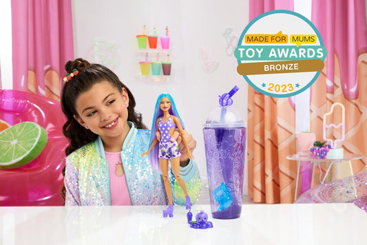 Muñeca Barbie Pop Reveal Fruit Series, tema Grape Fizz con 8 sorpresas que incluyen mascotas y accesorios, limo, perfume y cambio de color, HNW44