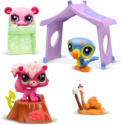 Littlest Pet Shop Série 2 Pacote de Aventura de Acampamento | O pacote contém 3 mini brinquedos LPS, 6 acessórios, 1 cartão colecionável e 1 código virtual | Brinquedos colecionáveis para meninas e meninos