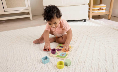 Fisher-Price Brinquedo de madeira para bebês: quebra-cabeça de silicone para classificação e crescimento de formas com base de madeira, ideal para bebês a partir de 6 meses, JKH10