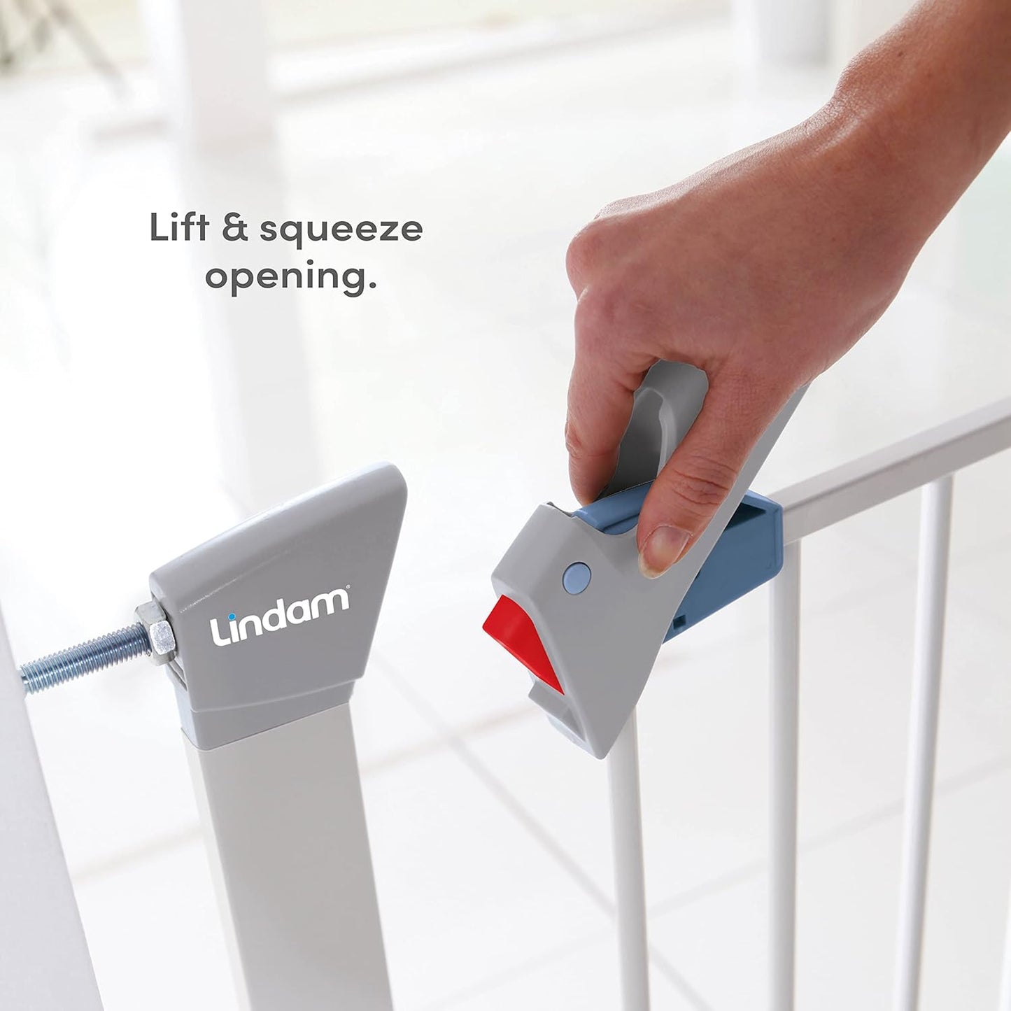 Barrera de seguridad metálica extensible BabyDan Multidan, blanca - Se adapta a aberturas de 62,5 cm a 106,8 cm - Puerta de ajuste con tornillos y presión Munchkin Lindam Sure Shut Axis también es adecuada como puerta para perros