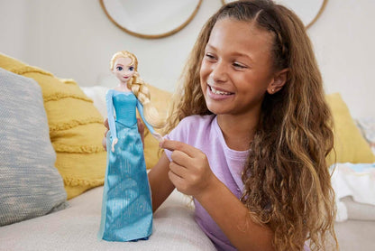 Mattel Boneca Disney Frozen Elsa – Visual do Filme Original | Boneca Articulada com o Vestido Azul Clássico, Capa, Saia, Sapatos e Cabelo Trançado – Inspirada em Disney Frozen, HLW47