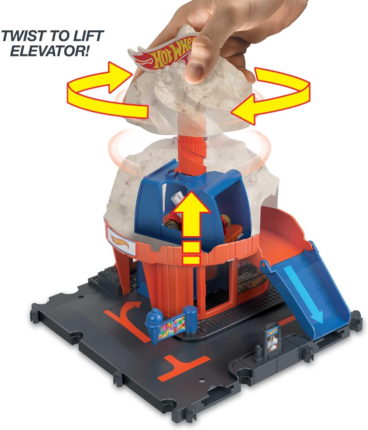 HOT WHEELS City Downtown Spielset Eiskrem-Strudel - Rennbahn-Action com manuellem Aufzug, Eiskrem-Wirbel e herunterklappbarer Rampe, incluindo 1 Hot Wheels Auto, para crianças de 4 anos, HKX38