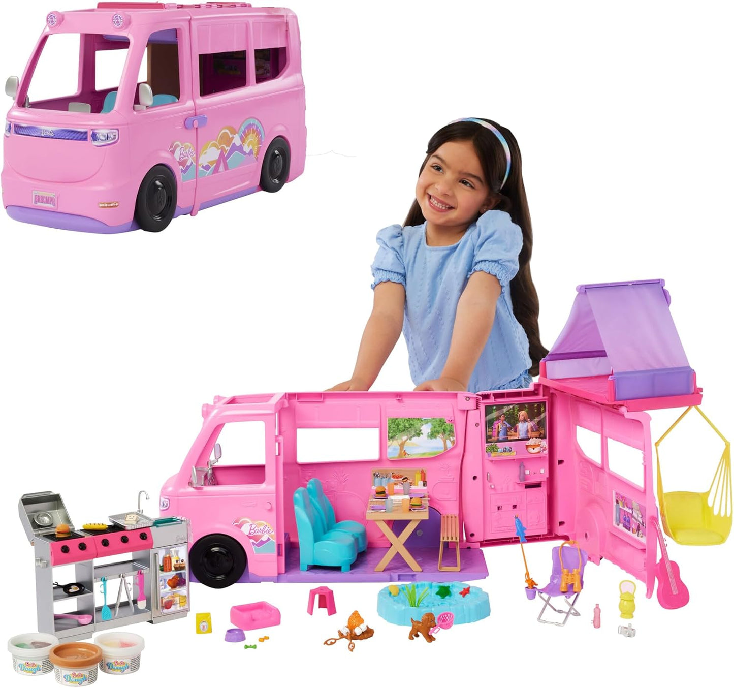 Barbie Conjunto de brinquedos Dream Camper com barraca de teto, cadeira de balanço, lago para pescar, churrasqueira com função de mudança de cor e mais de 60 acessórios, incluindo massinha de modelar, HRJ78