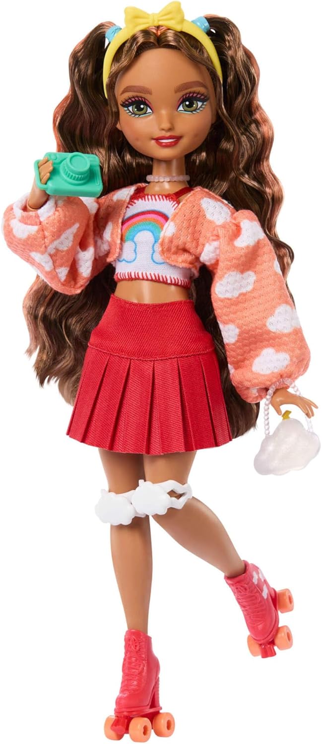 Barbie Dream Besties: Boneca e Acessórios, Teresa, Boneca Fashion Articulada de Patins com Cabelo Castanho, 9 Peças Temáticas de Videogame