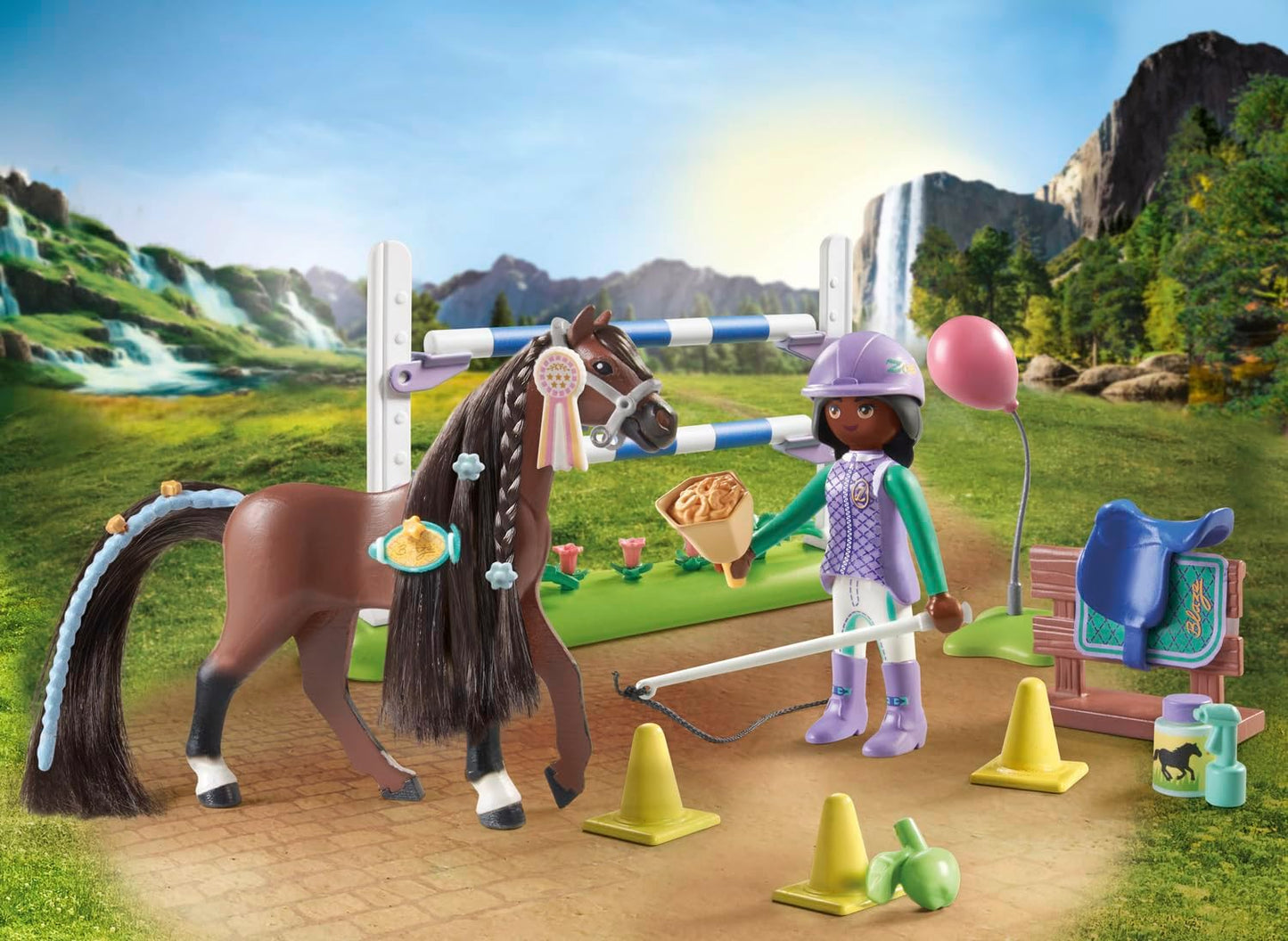 Playmobil 71355 Horses of Waterfall Jumping Arena com Zoe e Blaze, treinamento para o campeonato com recompensas, encenação divertida e imaginativa, conjuntos de jogos sustentáveis adequados para crianças a partir de 5 anos