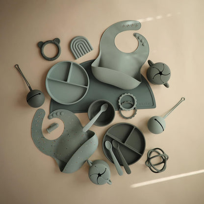 Mushie Tigela de silicone com ventosa, tigela antiderrapante com ventosa para bebês e crianças pequenas, material: silicone de qualidade alimentar, pode ser lavada na lava-louças e usada no micro-ondas (azul Cambridge)