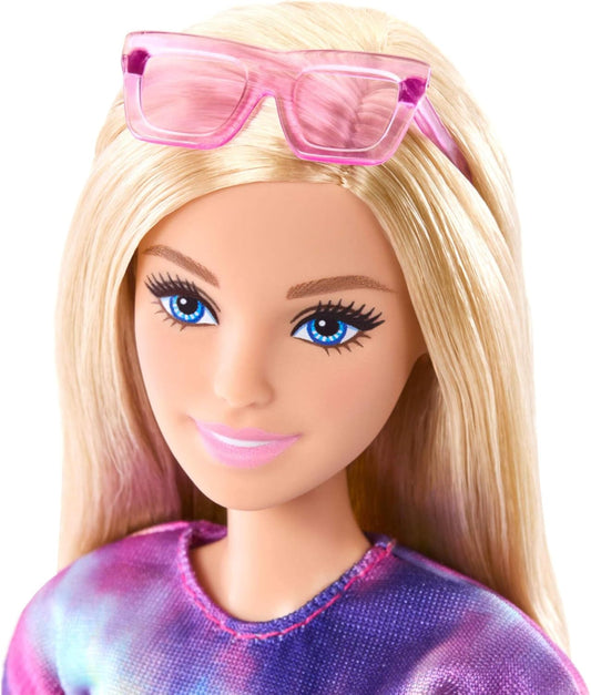 Barbie Mistérios: Detetives da Praia - Barbie "Malibu" - Boneca Fashion com Roupa Exclusiva Removível e Acessórios, Incluindo Óculos de Sol, JFV63