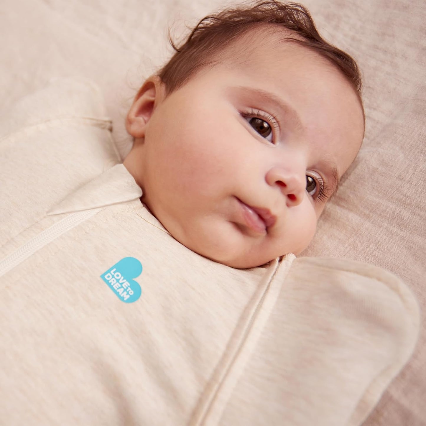 Love To Dream™ Saco de Transição Swaddle UP™, Médio 6–8,5 kg – Aveia Twigs | Ajuste perfeito com abas removíveis | 1.0 Tog Ideal para primavera e verão (20–24 °C) | Algodão lavável à máquina e zíper duplo