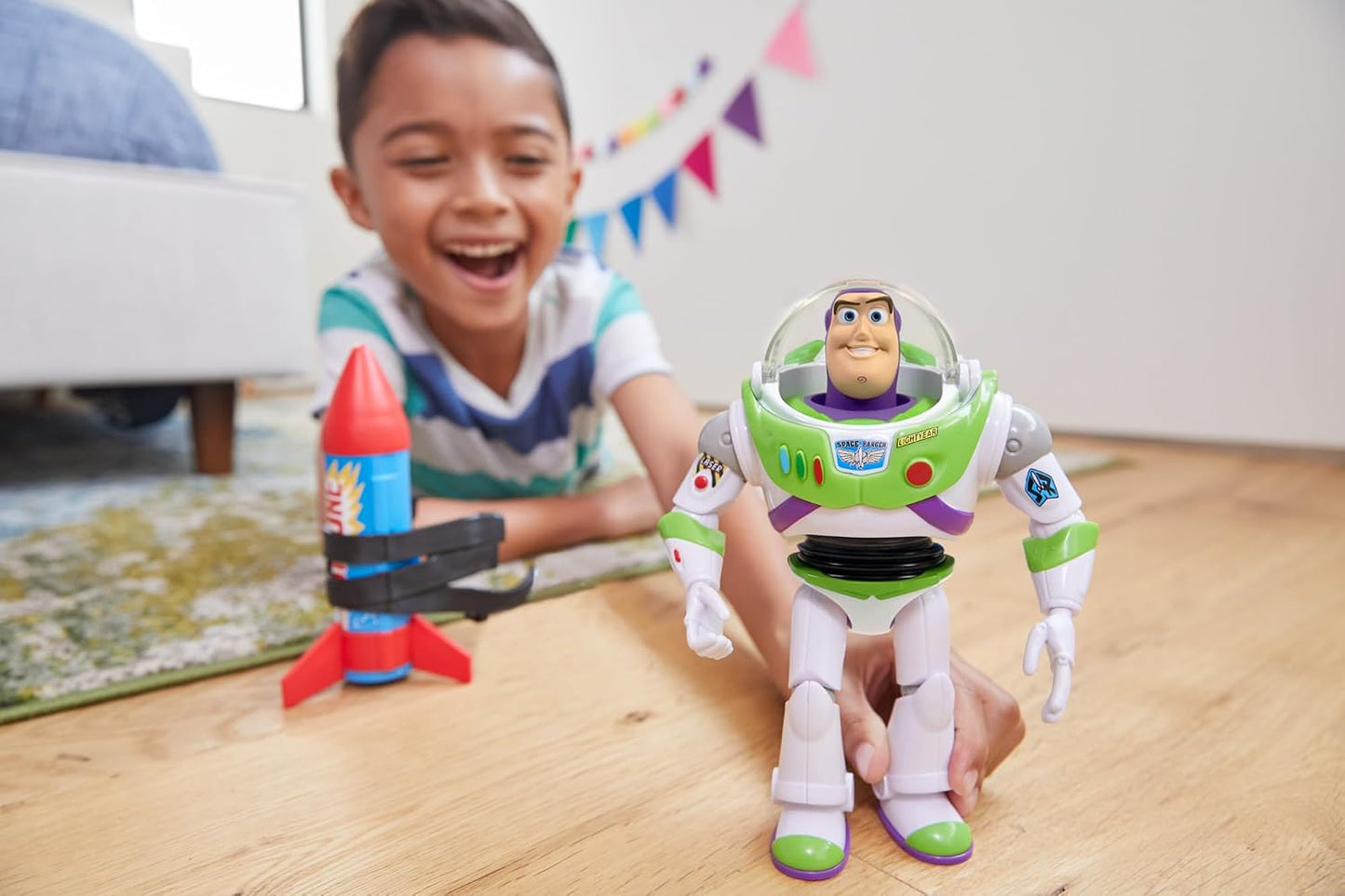 Mattel Disney e Pixar Toy Story Buzz Lightyear Resgate do Foguete | Boneco de Ação Falante com mais de 20 Sons e Frases, Viseira do Capacete Móvel, Escala de 12 Polegadas (aprox. 30 cm), HTR73