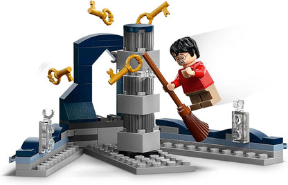 LEGO Harry Potter Castelo de Hogwarts: A Torre Principal - Brinquedo de Castelo Interativo com Chave Modular Voadora e Salas de Xadrez Bruxa, além de 12 Minifiguras - Presente para meninos, meninas e fãs adultos com mais de 10 anos 76454