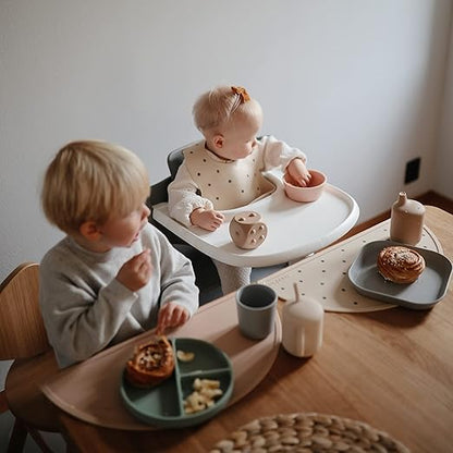 Mushie Babador de Silicone Baby | Babadores Impermeáveis com Ajuste Perfeito | Babadores Fáceis de Limpar para Alimentação do Bebê | 4 Tamanhos Ajustáveis com Bolsos Frontais Fundos | 100% Livre de BPA e Ftalatos
