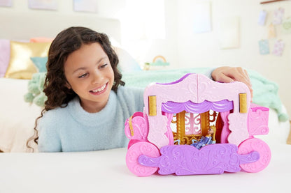 Mattel Conjunto de Brinquedo Disney Princess: Carruagem que se Transforma em Castelo | Inclui Boneca Pequena Articulada da Aurora e Conjunto 2 em 1 com 4 Figuras de Personagens, Móveis e Acessórios – Inspirado nos Filmes, HWX17