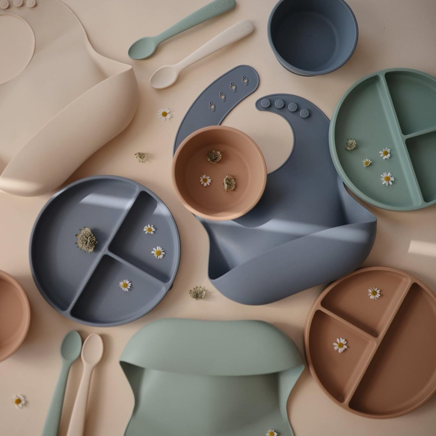 Mushie Tigela de silicone com ventosa, tigela antiderrapante com ventosa para bebês e crianças pequenas, material: silicone de qualidade alimentar, pode ser lavada na lava-louças e usada no micro-ondas (Tradewinds)